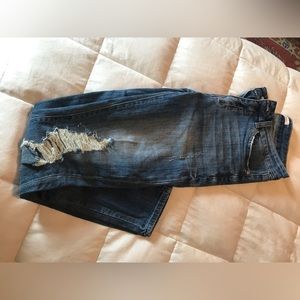 Like new condition midrise Kancan jeans size 27